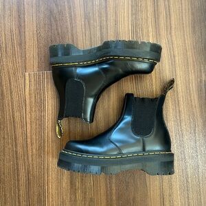 Dr Martens 2976 QUAD Smooth Leather Platform Chelsea Boots